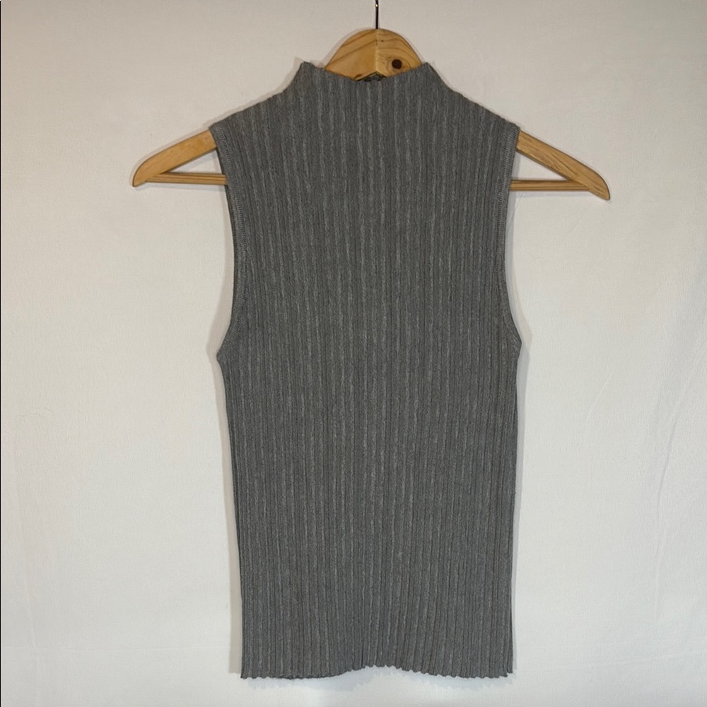 Forever21 Gray Ribbed Sleeveless Top